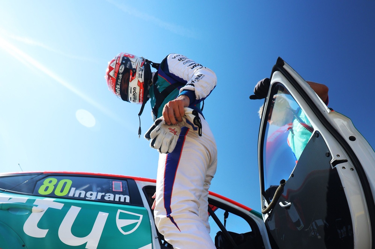 BTCC Thruxton: Ingram wins race three despite penalty to cut into Sutton’s lead
