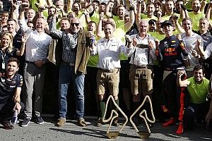 A Red Bull nagy öröme Verstappen győzelmekor: galéria