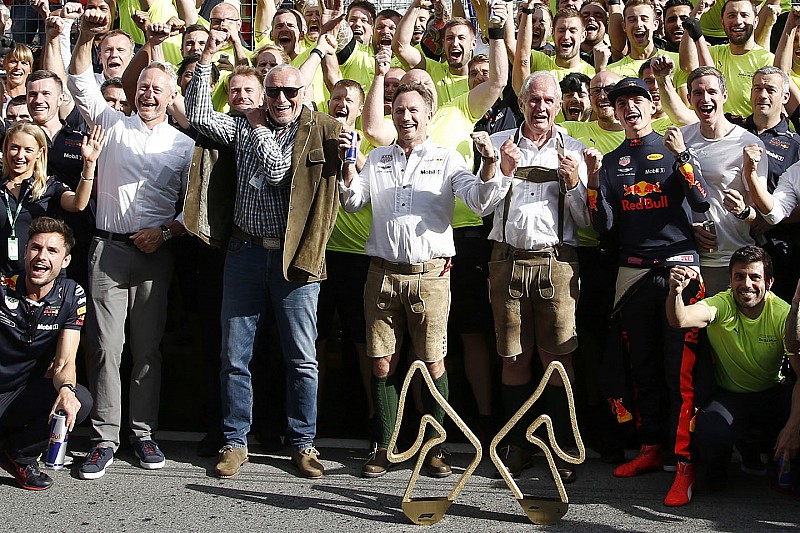 A Red Bull nagy öröme Verstappen győzelmekor: galéria