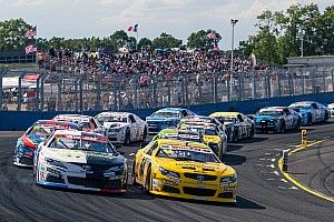 Alon Day edges Bobby Labonte for win at Tours Speedway