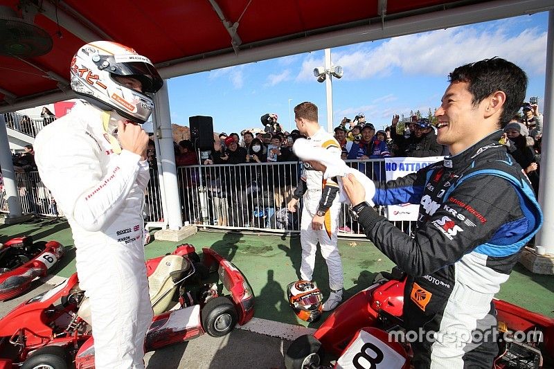 Jenson Button y Naoki Yamamoto