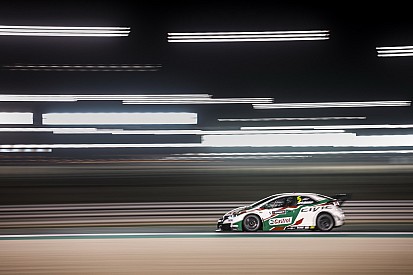 Michelisz lidera la primera práctica en Qatar