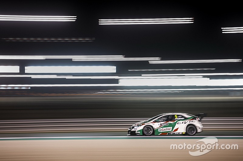 Michelisz lidera la primera práctica en Qatar