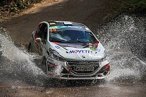 Miika Hokkanen passa al Saintéloc Junior Team