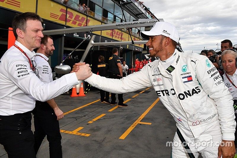 Pole sitter Lewis Hamilton, Mercedes-AMG F1 celebrates in parc ferme with James Allison, Mercedes AM