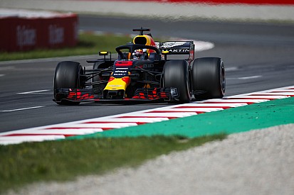 Ricciardo kikapott Verstappentől, de megint övé lett a leggyorsabb kör