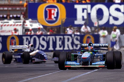 C'était un 13 novembre : Schumacher accroche Hill et le titre