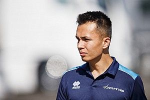 Toro Rosso confirma Albon para temporada de 2019