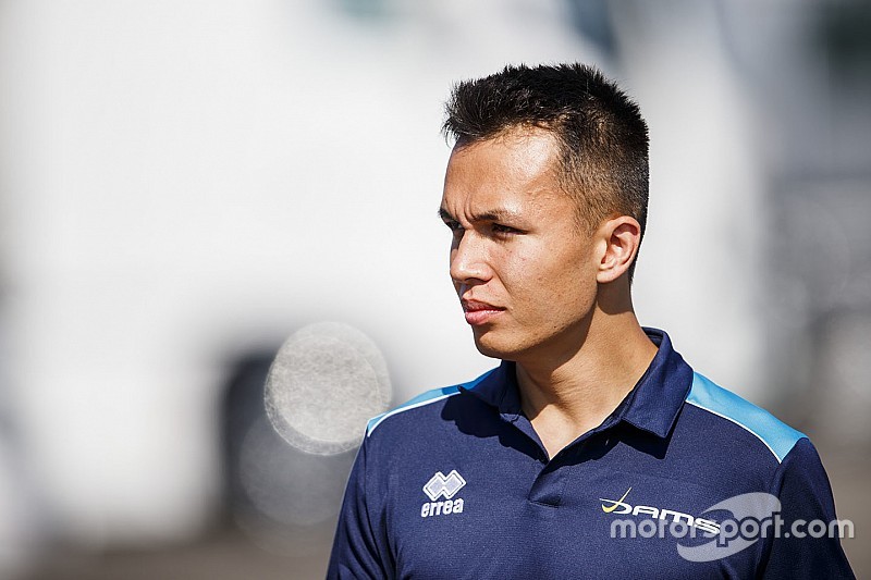 Toro Rosso confirma Albon para temporada de 2019