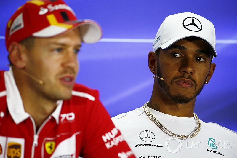 Vettel akan "kembali dengan kekuatan penuh" di 2018 - Hamilton