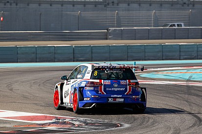 Veglia penalizzato, Engstler eredita la vittoria di Gara 2 ad Abu Dhabi