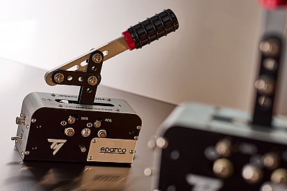 Thrustmaster présente un frein à main Sparco