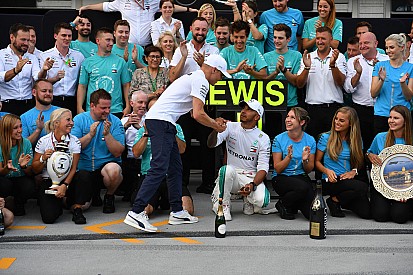 Video: Bottas'ın Hamilton için hazırladığı Noel hediyesi
