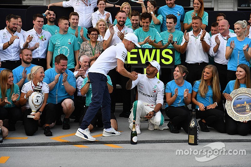 Video: Bottas'ın Hamilton için hazırladığı Noel hediyesi