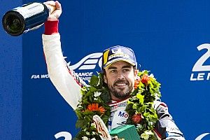 Alonso zet tweede stap richting triple crown: "Wil een complete coureur zijn"