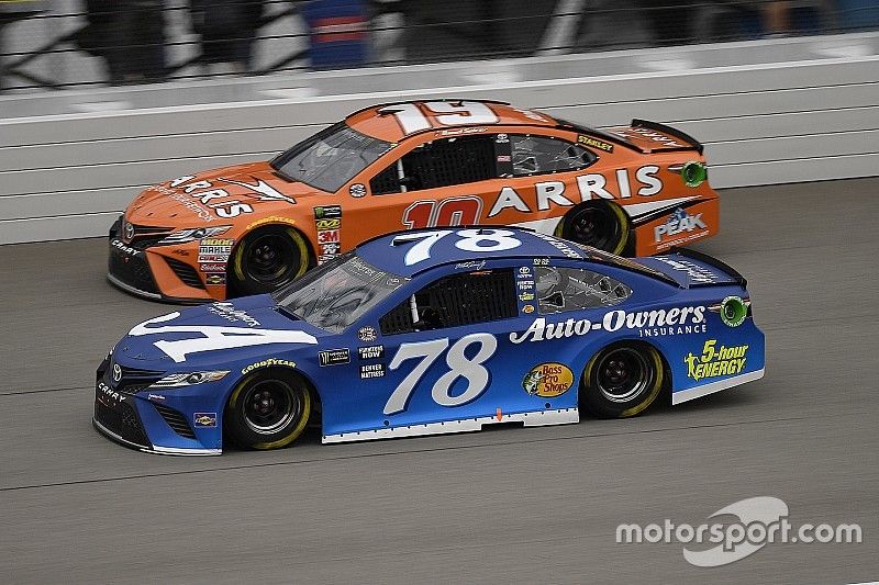 Martin Truex Jr., Furniture Row Racing, Toyota Camry Auto-Owners Insurance and Daniel Suarez, Joe Gi