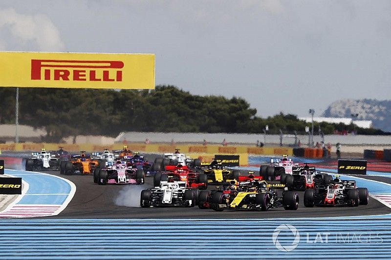 Carlos Sainz Jr., Renault Sport F1 Team R.S. 18, devant Charles Leclerc, Sauber C37, et Kevin Magnussen, Haas F1 Team VF-18