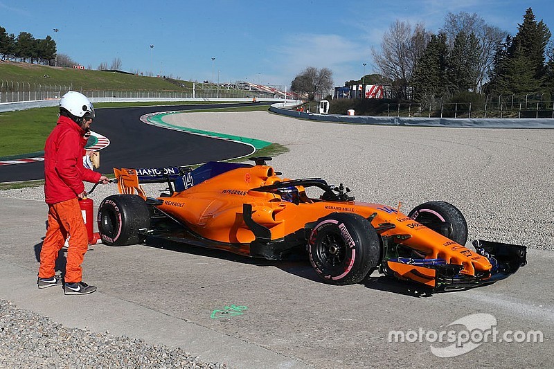 テスト最終日もトラブルのマクラーレン、”野心的”マシンデザイン擁護