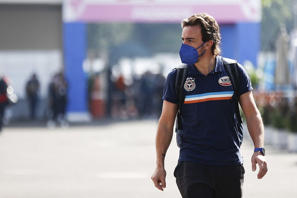 Alonso se apoya en Davide Brivio antes de llegar al GP de Qatar