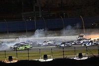 VIDEO: Gran accidente en el final de la Xfinity Series en Daytona