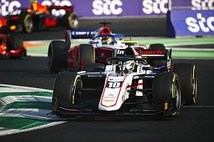Vídeo: el brutal accidente en la salida de la F2 en Yeda