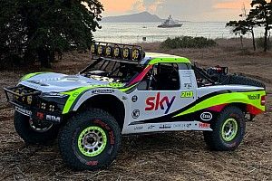 Button zit 17 uur vast in woestijn na debuut in Baja 1000