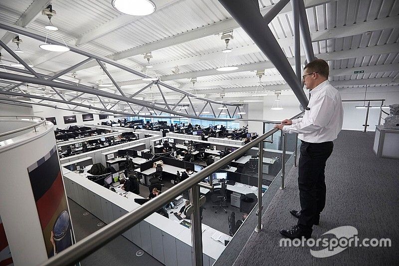 Cowell: "Deliberati i motori Mercedes per l'Australia"