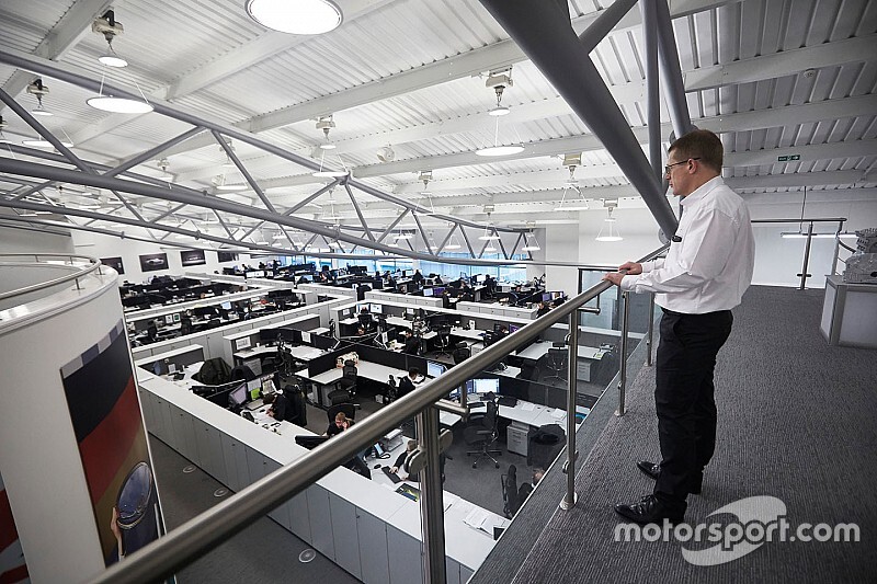Cowell: "Deliberati i motori Mercedes per l'Australia"