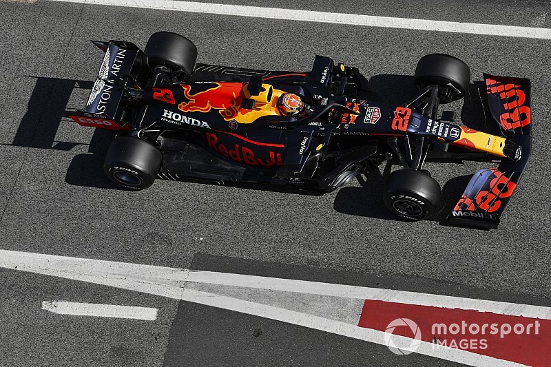 Albon klaagt over wind tijdens voorlaatste testdag Barcelona