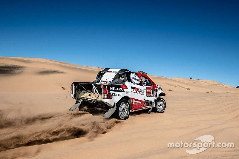 Alonso: A Dakar nem egy show, mint a Hamilton-Rossi csere…