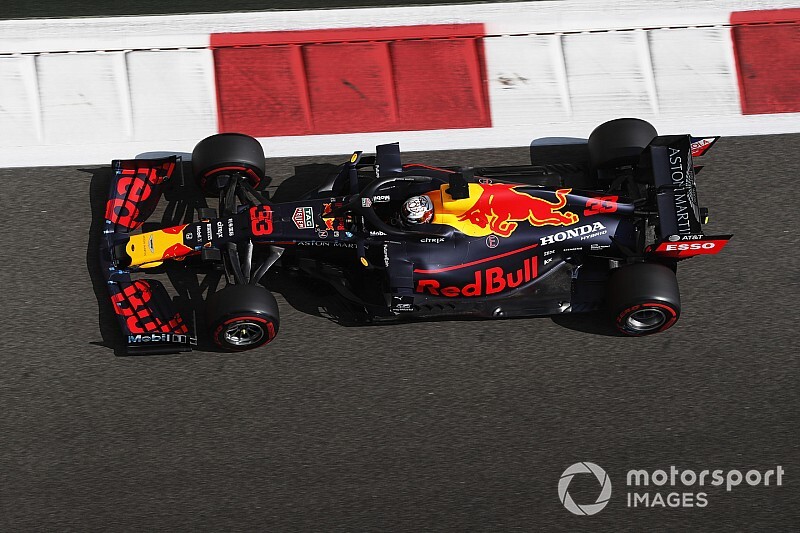 Verstappen begint laatste F1-weekend met tweede tijd, Bottas snelste