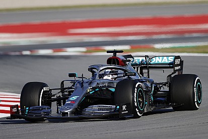 Hamilton topt eerste testdag, hoopgevend begin voor Verstappen