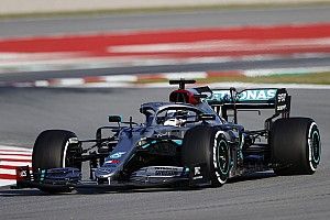 Hamilton comanda dobradinha da Mercedes no 1º dia em Barcelona