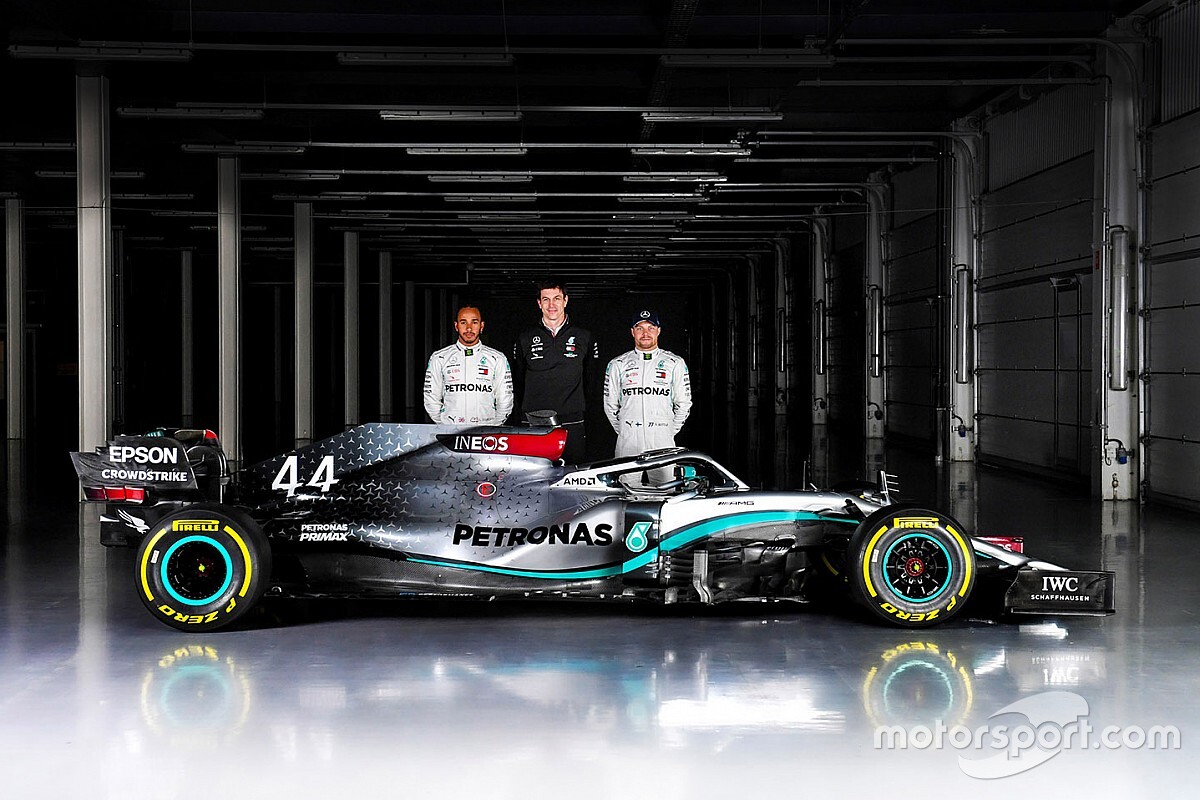 Chefe da Mercedes indica que pretende manter dupla Hamilton-Bottas para 2021