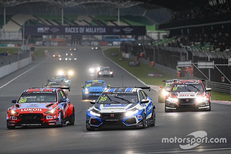 WTCR przenosi się do sieci
