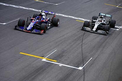 Vídeo: la resistencia de Gasly contra Hamilton que provocó elogios