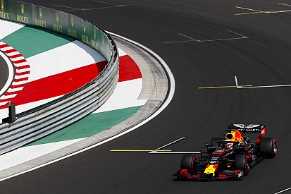 Video: Geniet na van de eerste poleronde van Max Verstappen