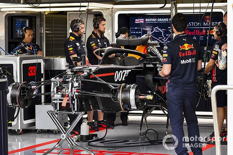 Red Bull следом за Mercedes подготовила новую версию шасси