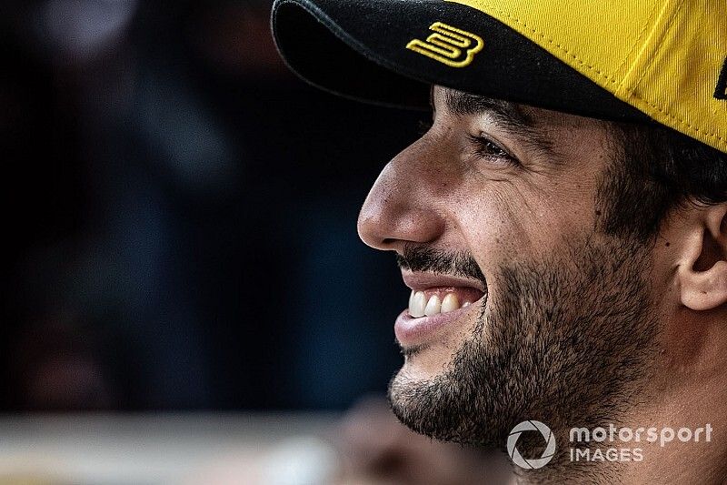 Leclerc Ricciardo orrát piszkálta alvás közben, majd jött a visszavágó (videó)