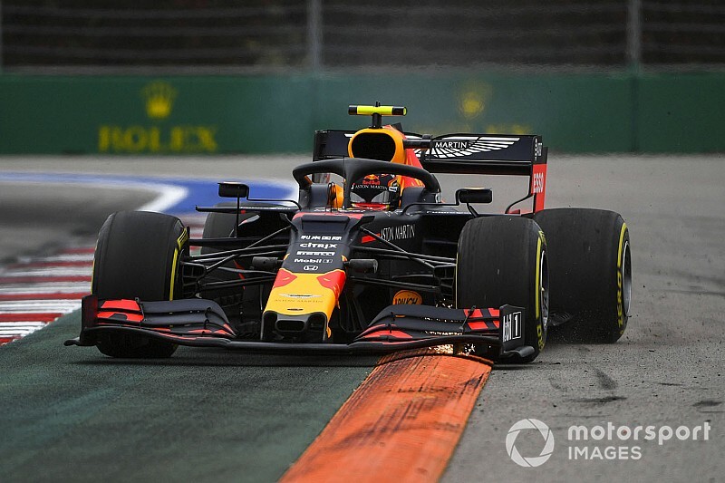 Albon rischia il contatto con Hamilton: "E' stato un mio errore"