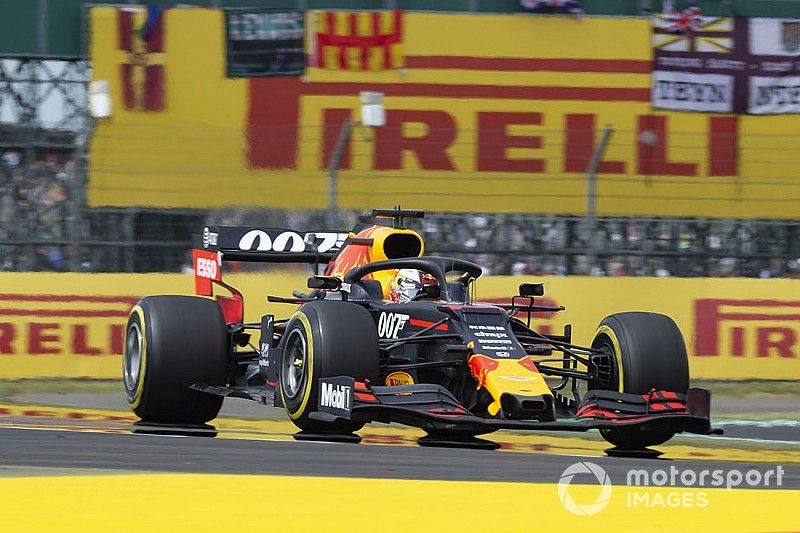 Ферстаппен неправильно жал на газ. Red Bull выяснила причину проблем Макса в Сильверстоуне