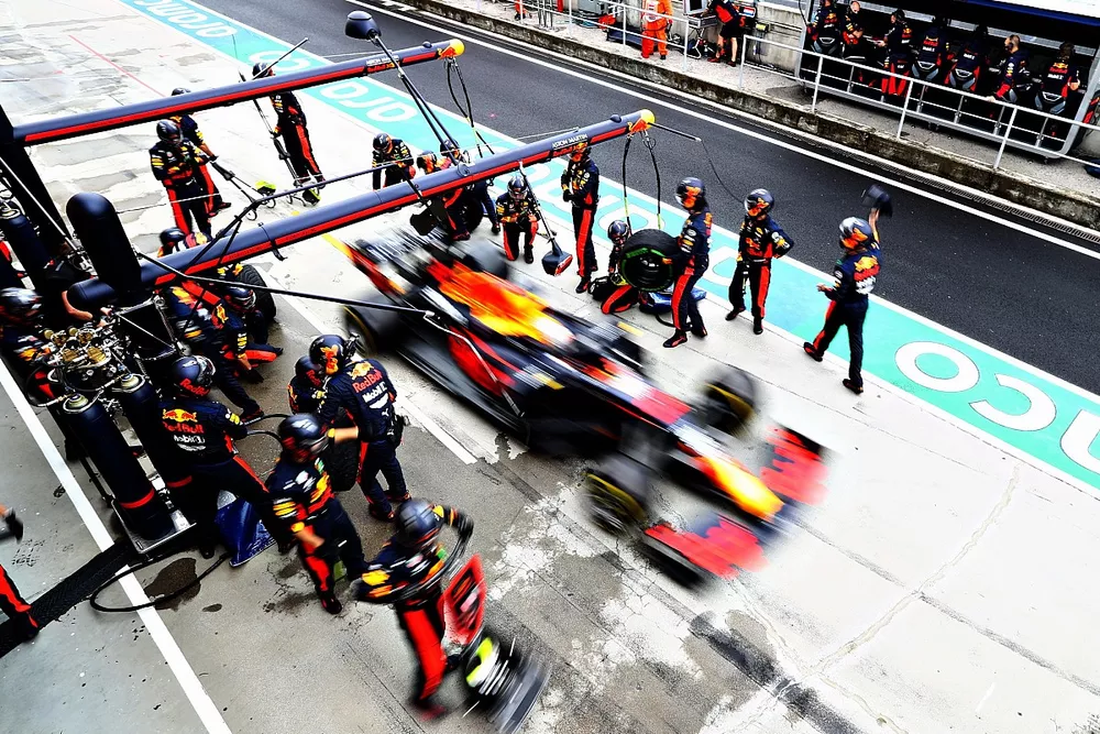  Max Verstappen, Red Bull Racing RB16, pitstop