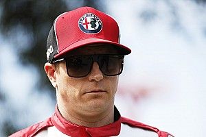 Így dekázik a WC-papírral Räikkönen: videó