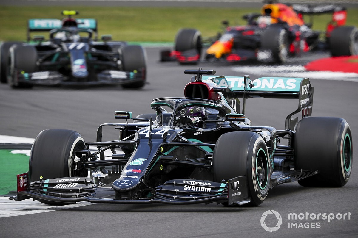 Mercedes: Red Bull está desenvolvendo o carro mais rápido que nós