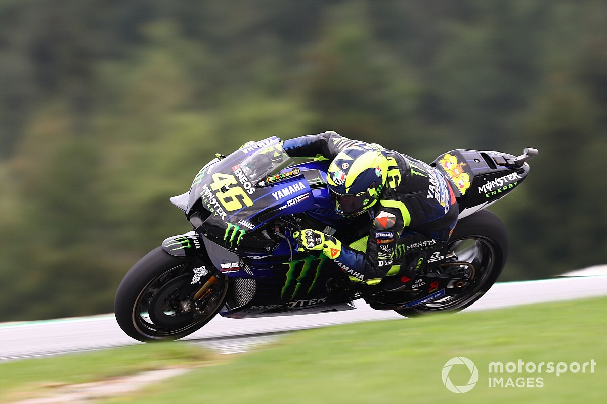 Rossi admite que la Yamaha “está rodando con menos revoluciones”