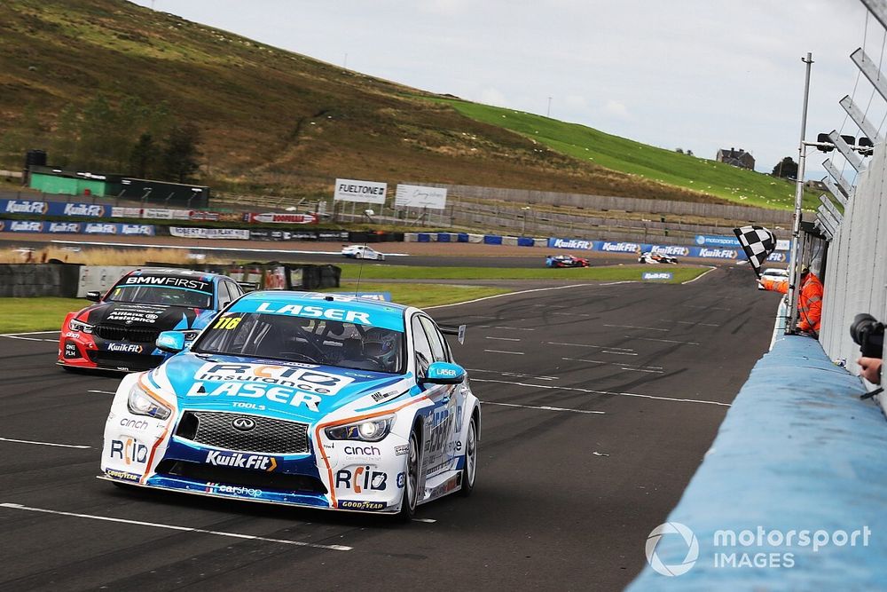 Knockhill BTCC: Sutton fends off Turkington to win Race 1