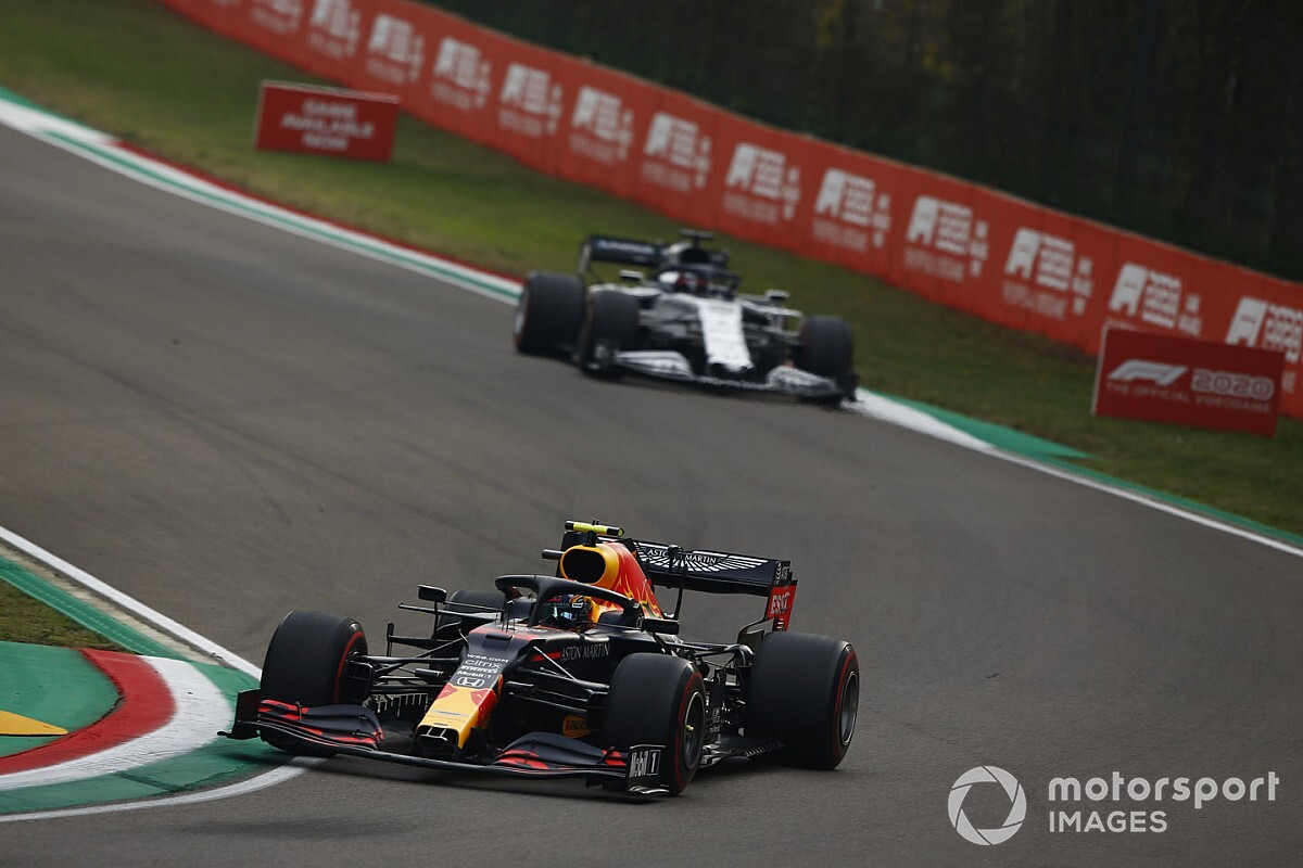 Pressionado, Albon quer seguir lutando para ficar na Red Bull: "Não aceitaria voltar à AlphaTauri"