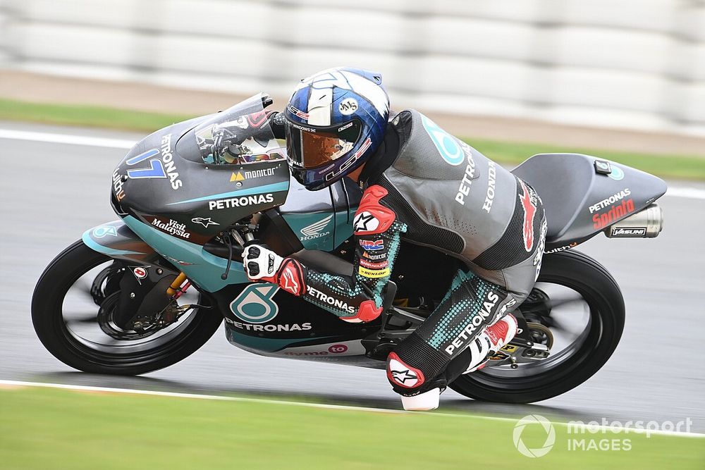 Moto3 - Europa: pole bajo el diluvio para McPhee