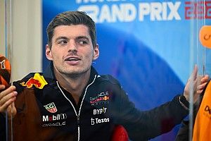 VIDEO: Max Verstappen en Daniel Ricciardo geinen tijdens persconferentie F1 Japan