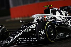 角田裕毅、シンガポールGP初日の走行を楽しむも、燃料システムにトラブル「FP3を活用して、予選に向けた準備を整えたい」